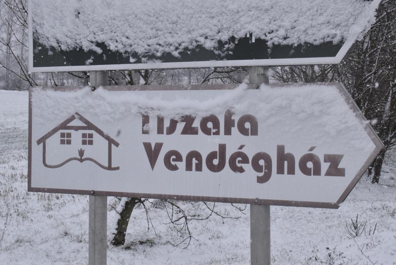 Tiszafa Vendégház Szentgál Esterno foto